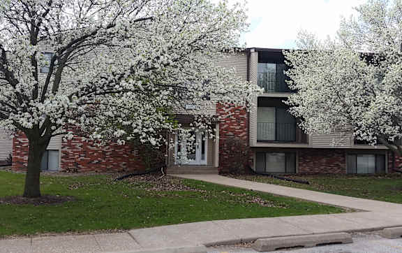 Exterior Landscape at Indian Ridge Apartments, Davenport, IA