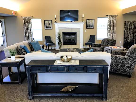 Shawnee Lakes Apartments clubhouse great room