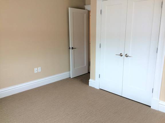 812 Eastgate Bed