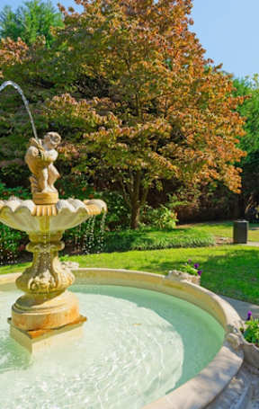 Courtyard at Cathedral Mansions in Washington, DC 20008