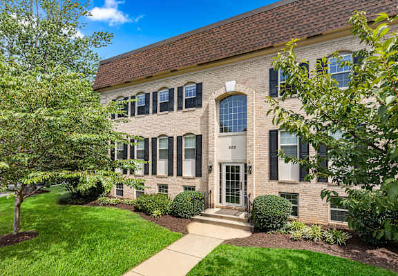 Property Exterior at Versailles Apartments, Towson, MD, 21204