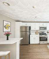 additional photo for property listing at chic digs with room to stretch out in the village 22 car