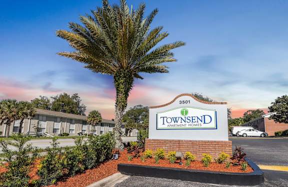 the sign in front of the townsend apartments entrance