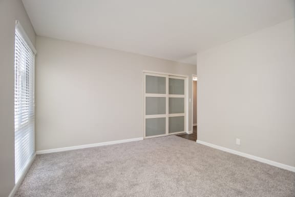 Unit Image - Resident Lounge at Parc at 5 Apartments, Downey, California