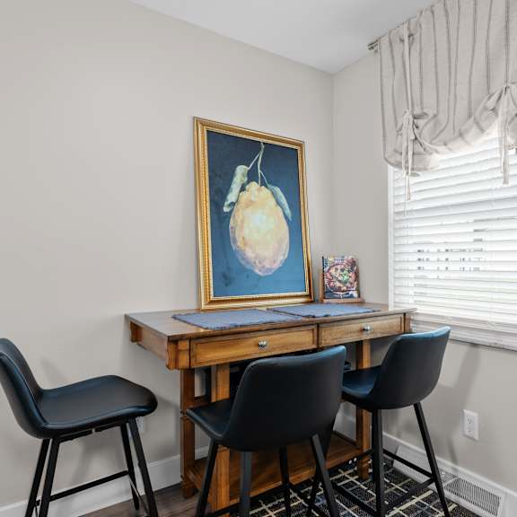 Dining table at The Rand Apartments, Columbus, OH, 43227