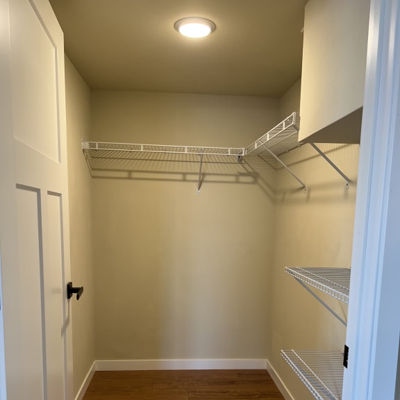 Canterbury | Large Closets