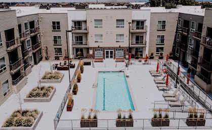 Kimptons Large Pool