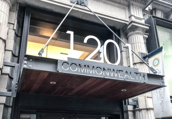 1201 Chestnut St Commonwealth Apartments Entrance