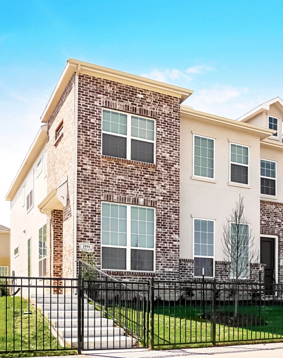 the preserve at ballantyne commons apartment exterior