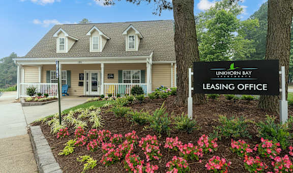leasing office at the landing at union bay apartments in union bay wi