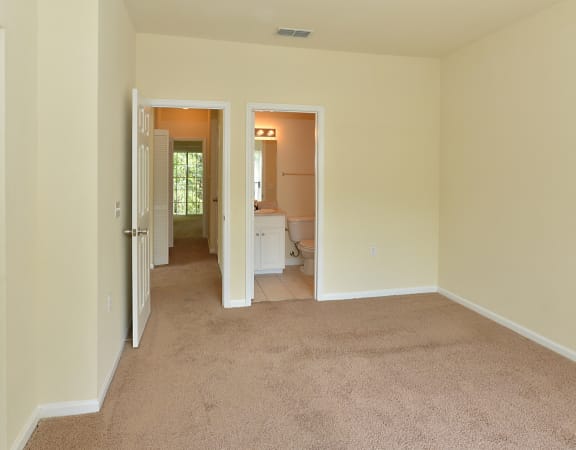 Interior Bedroom Carpet Flooring at Magnolia Place Apartment, Gainesville, FL
