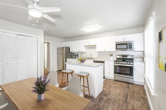 Kitchen and Dining Area at Hyde Park Townhomes, PRG Real Estate Management, 23831