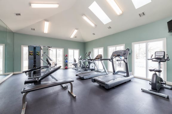 the gym at the shiloh green apartments in kennesaw, ga