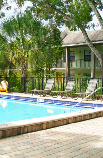 Pool With Sunning Deck at Fernwood Grove Apartments, Florida, 33614