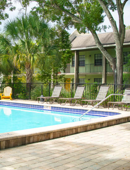 Pool With Sunning Deck at Fernwood Grove Apartments, Florida, 33614