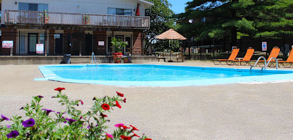 Crown Ridge Pool at Crown Ridge Apartments, Franklin, 45005