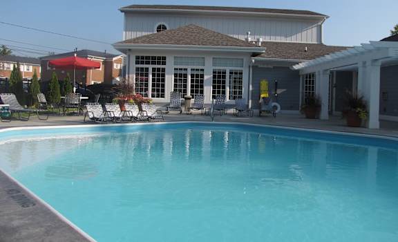Pool at Heritage Apartments, Ohio