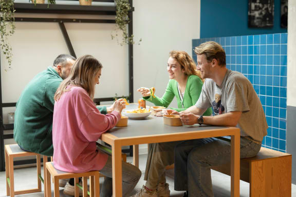a 250 cashback when you book your room at luna