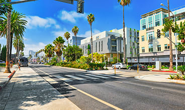Downtown-Santa-Monica-Beachside-Street