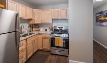 Kitchen at Eden Commons, Chicago, Illinois