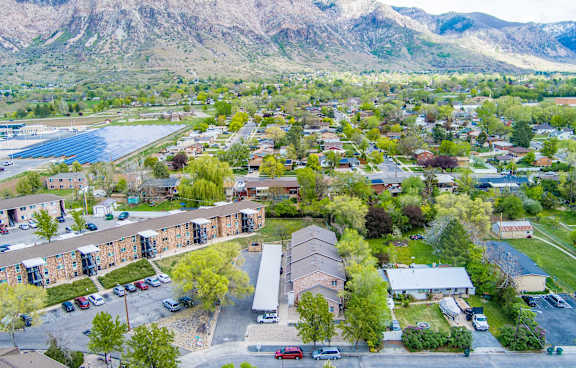 A small town with a lake and mountains in the background.