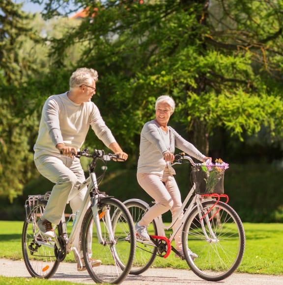 Hutchinson, MN Twin Oaks |a man and a woman riding bikes in a park