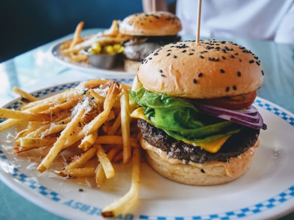 enjoy Archer's Tavern a dayton local favorite restaurant near heritage knoll apartments