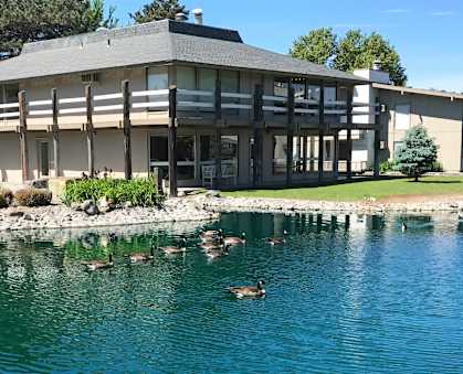 Exterior Lakeside Apartments in Kennewick, WA