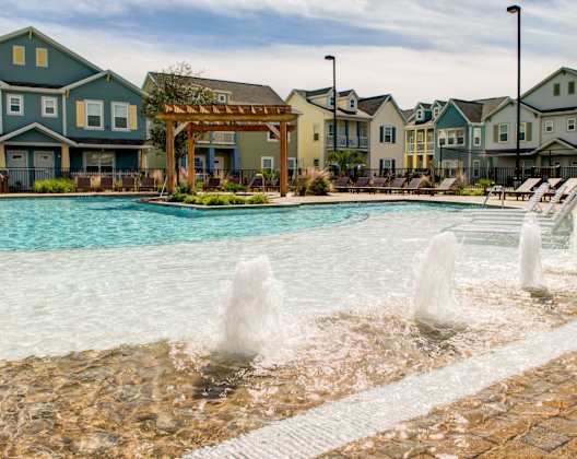 A pool with a fountain in the middle of it.