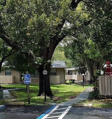 Crystal Court Apartments Apartments in Lakeland FL