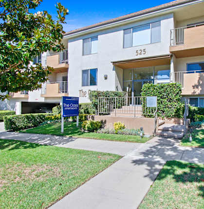 The entrance to apartment building at Oasis Apartments, Burbank, CA