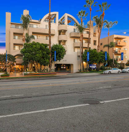 apartment building at Palm Royale Apartments, Los Angeles, California