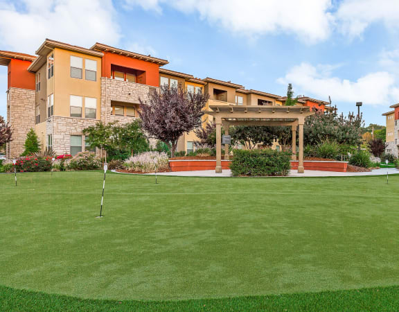 Quinn Crossing Apartments in Vacaville, CA near I-80