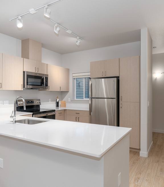 Equipped Kitchen at Wilsonville Summit Apartments, Wilsonville , OR