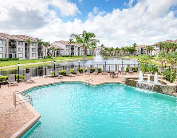 La Costa Apartments pool