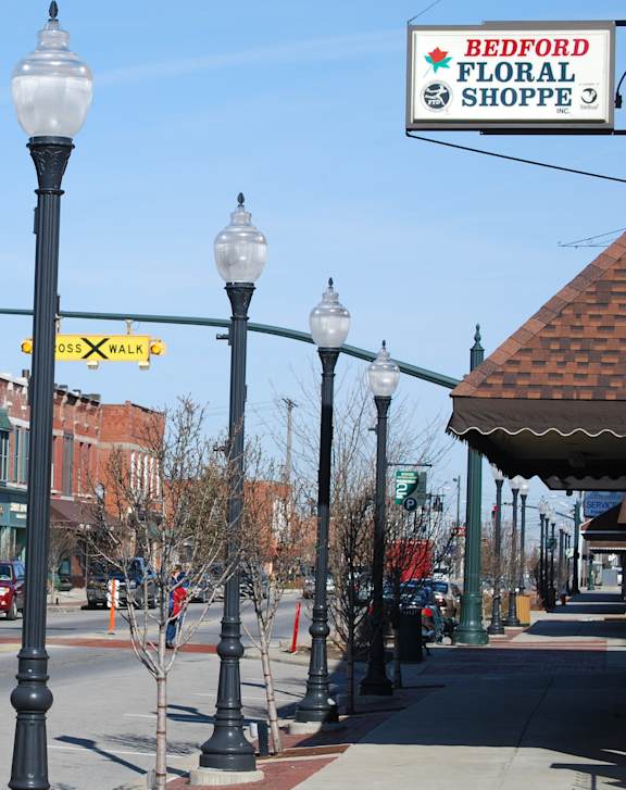 the front of a restaurant on a city street