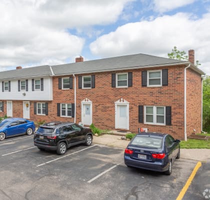 Elegant Exterior View at Woodland Pointe Apartments and Townhomes,  Integrity Realty, Kent, OH
