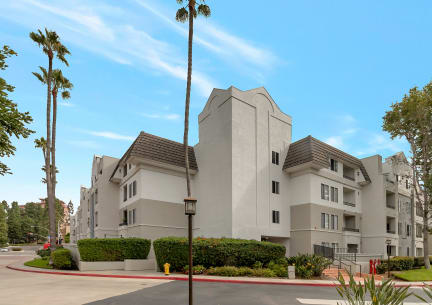 Apartments in La Jolla San Diego Nobel Court