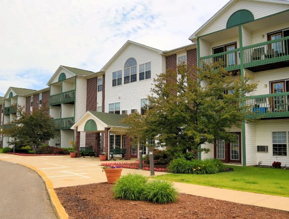 Colonial Woods Senior Apartments Lansing, MI