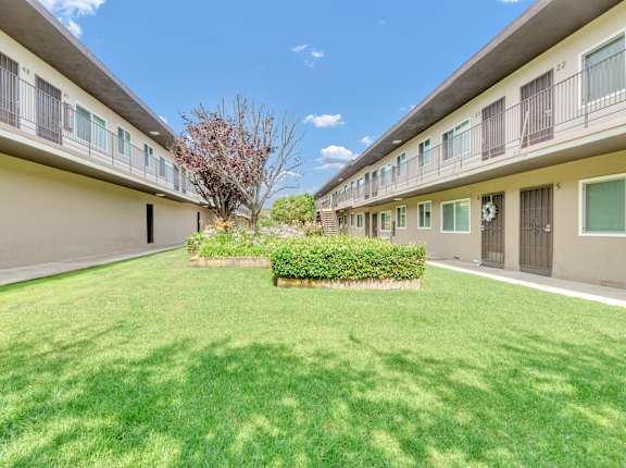 the outlook of the courtyard atrium at thevillage apartments tx