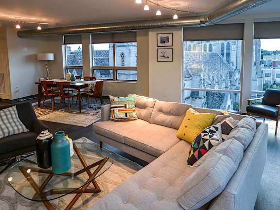 Living room at Walnut on Highland, Pittsburgh, PA