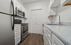 the preserve at ballantyne commons apartment kitchen