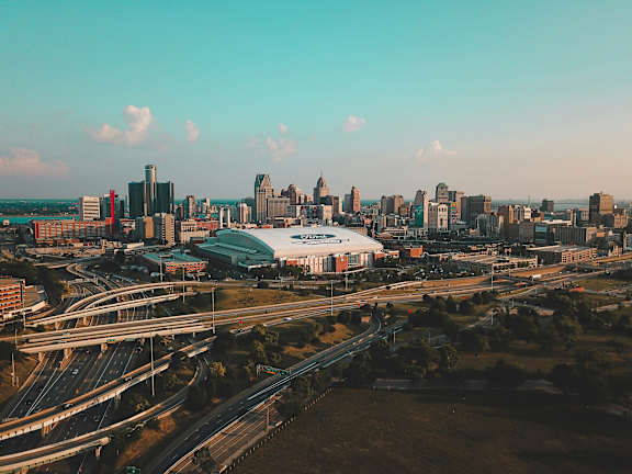 A cityscape with a highway and buildings.