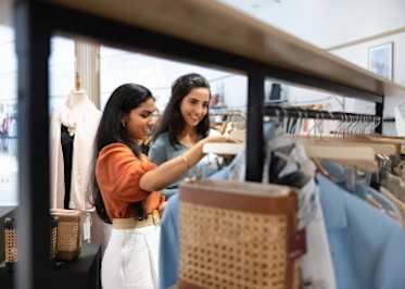 shopping in downtown Fairhope AL local boutiques