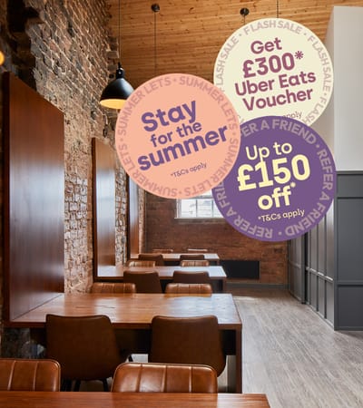 A sign hanging from the ceiling advertises a flash sale with a £400 cashback offer.