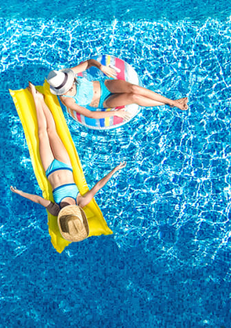 People on pool  at Bernwood Trace Apartments, Florida