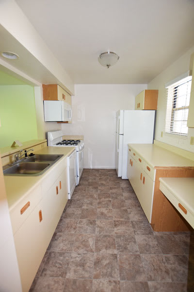 Kitchen with Microwave at Foxwood Apartments and The Hermitage Townhomes, Portage, MI 49024