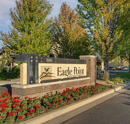 a sign for eagle point on the side of a road