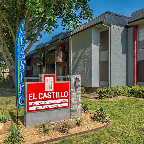 A sign in front of a building that says El Castillo.