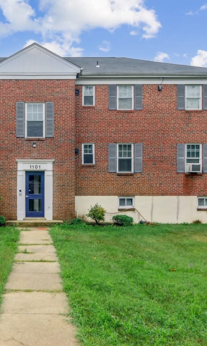 an old brick building with a sidewalk in front of it